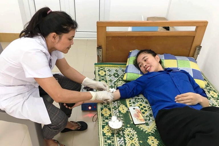 Đoàn viên Nguyễn Thị Nhung trực tiếp hiến máu cứu người, đây là lần thứ 10 Nhung hiến máu tình nguyện